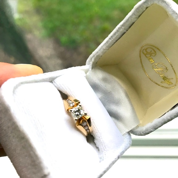 Diamond Ring- 14k Yellow Gold - Picture 8 of 11